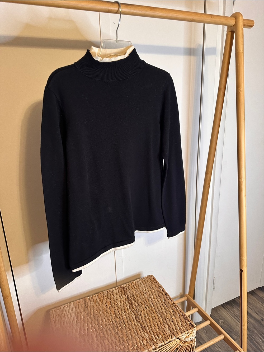 Izod Black Turtleneck Sweater‎ with Cream Trim
